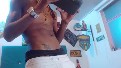 Snapshot of breazer__ chatting on March 12, 6:07 am breazer__ online show from March 12, 6:07 am