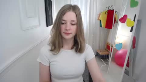 Snapshot of bree_sky chatting on June 19, 11:03 am Bree online show from June 19, 11:03 am