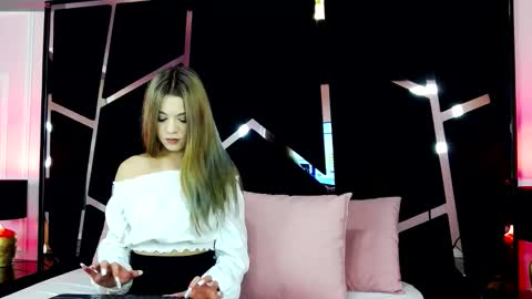 Snapshot of breezelle chatting on October 23, 3:44 pm Zeline online show from October 23, 3:44 pm