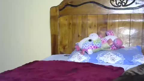 breelia online show from February 22, 8:07 am