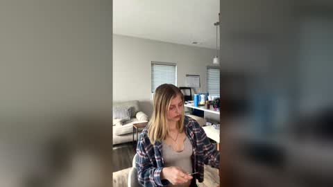 Breezyxlove online show from April 26, 10:18 pm