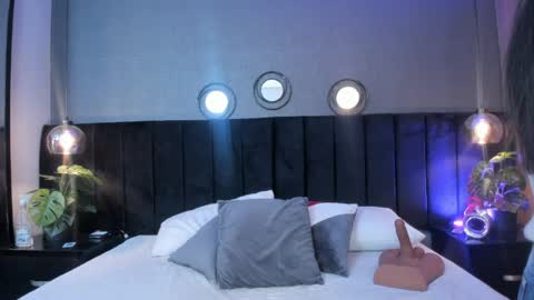   online show from April 7, 3:07 am