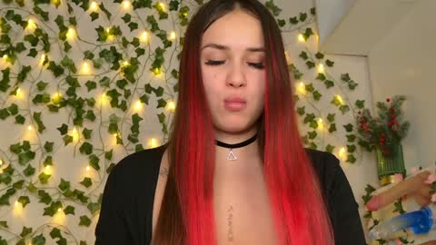 Snapshot of brenda_m00n chatting on January 5, 6:24 pm Brenda online show from January 5, 6:24 pm