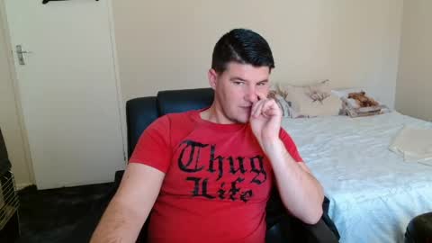 Snapshot of brendansexyboy098754 chatting on May 25, 8:53 am ask me lol online show from May 25, 8:53 am