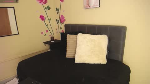 Snapshot of brendarojas_ chatting on October 16, 7:48 pm Brenda online show from October 16, 7:48 pm