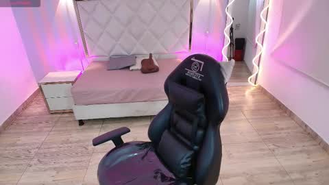 BRENDDA  online show from November 27, 3:19 am