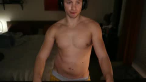 brentonverde online show from February 6, 12:04 am