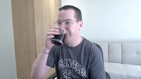 Snapshot of brettdj chatting on September 21, 11:23 am Brett online show from September 21, 11:23 am