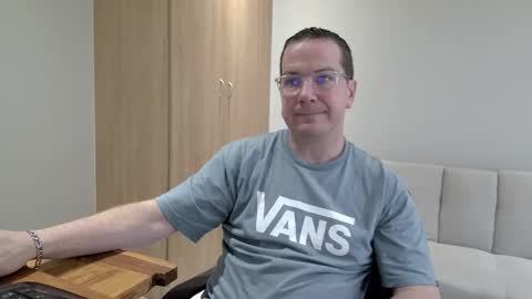 Snapshot of brettdj chatting on November 2, 1:46 pm Brett online show from November 2, 1:46 pm