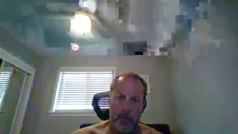 hey online show from April 18, 9:04 pm