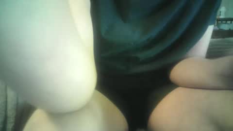 Snapshot of bri20fu chatting on October 25, 4:24 pm raining down on me online show from October 25, 4:24 pm