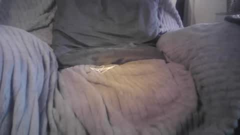 Snapshot of bri20fu chatting on December 14, 7:40 pm raining down on me online show from December 14, 7:40 pm