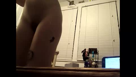 bri_ant online show from October 27, 1:53 am