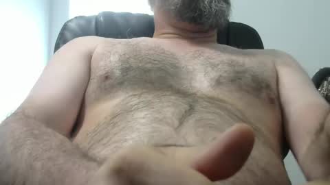 Snapshot of brian871001 chatting on April 19, 3:22 pm brian871001 online show from April 19, 3:22 pm