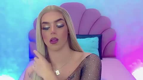 Snapshot of briana_sex32 chatting on December 11, 3:37 pm BRIANA online show from December 11, 3:37 pm
