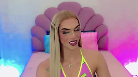 Snapshot of briana_sex32 chatting on February 2, 6:48 am BRIANA online show from February 2, 6:48 am