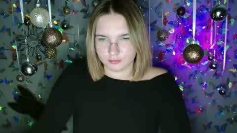 shiny smile online show from November 7, 8:53 pm