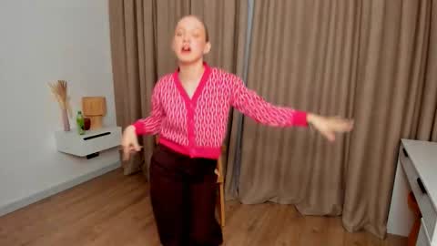 Bella online show from December 16, 8:14 pm