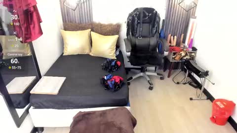 Snapshot of brigittemiller chatting on January 23, 4:04 pm BRIGITTE online show from January 23, 4:04 pm