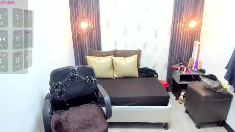 Snapshot of brigittemiller chatting on February 19, 4:11 pm BRIGITTE online show from February 19, 4:11 pm