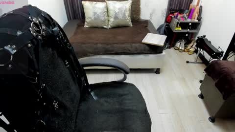 Snapshot of brigittemiller chatting on March 1, 5:16 pm BRIGITTE online show from March 1, 5:16 pm