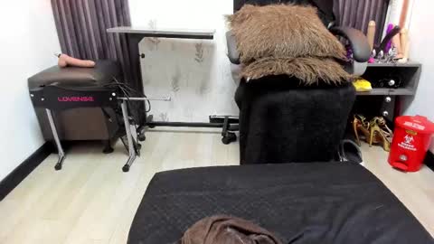 Snapshot of brigittemiller chatting on March 8, 4:17 pm BRIGITTE online show from March 8, 4:17 pm