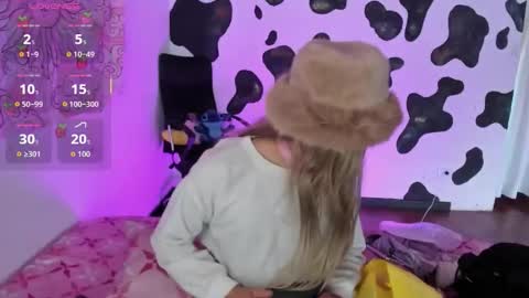 Snapshot of brihanna_cooper chatting on September 16, 1:01 pm bri online show from September 16, 1:01 pm
