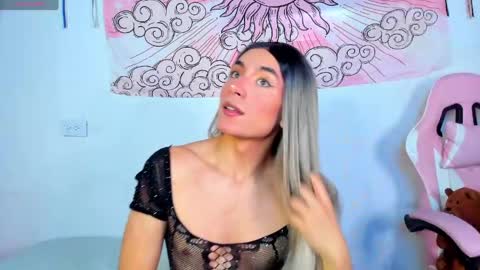 Snapshot of brihanna_cooper chatting on May 26, 3:30 pm bri online show from May 26, 3:30 pm