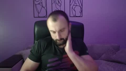 Snapshot of brindlefly69 chatting on December 17, 11:27 am brindlefly69 online show from December 17, 11:27 am