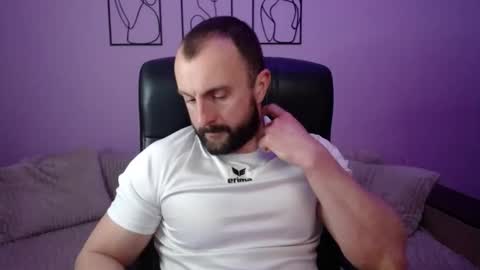 Snapshot of brindlefly69 chatting on April 10, 10:31 am brindlefly69 online show from April 10, 10:31 am