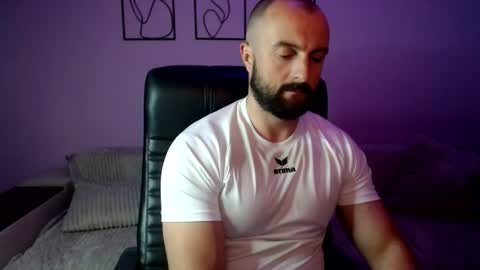brindlefly69 online show from June 20, 3:37 pm