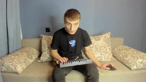 Snapshot of bristlebback chatting on October 15, 4:40 pm bristlebback online show from October 15, 4:40 pm