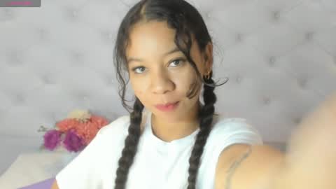 Snapshot of brithany_rousee chatting on December 2, 10:12 pm Brithany Rousee online show from December 2, 10:12 pm