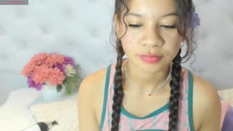 Snapshot of brithany_rousee chatting on December 6, 3:22 pm Brithany Rousee online show from December 6, 3:22 pm