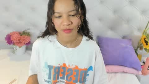 Snapshot of brithany_rousee chatting on December 13, 7:32 pm Brithany Rousee online show from December 13, 7:32 pm