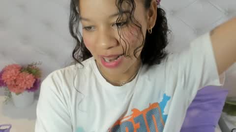 Snapshot of brithany_rousee chatting on December 13, 10:34 pm Brithany Rousee online show from December 13, 10:34 pm