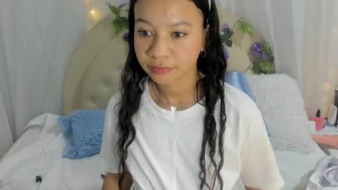 Snapshot of brithany_rousee chatting on January 9, 7:29 pm Brithany Rousee online show from January 9, 7:29 pm