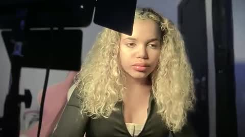 Snapshot of brithneysquirt chatting on November 26, 2:56 am brithneysquirt online show from November 26, 2:56 am