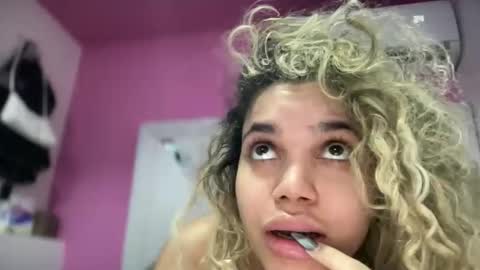 brithneysquirt online show from December 17, 5:35 am