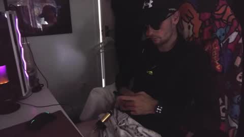 britishbigdick_ online show from September 18, 12:29 pm