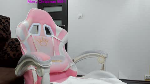 Snapshot of britney_charm chatting on January 15, 5:50 am britney_charm online show from January 15, 5:50 am