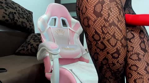 Snapshot of britney_charm chatting on January 18, 8:41 am britney_charm online show from January 18, 8:41 am