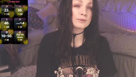 Snapshot of britneybarker chatting on February 13, 2:23 am britneybarker online show from February 13, 2:23 am