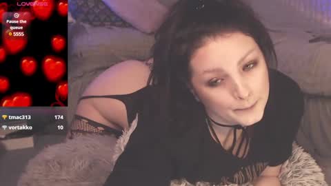 Snapshot of britneybarker chatting on February 13, 5:26 am britneybarker online show from February 13, 5:26 am