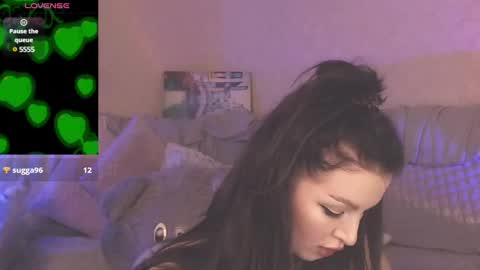 Snapshot of britneybarker chatting on February 16, 5:37 am britneybarker online show from February 16, 5:37 am