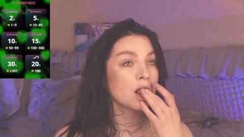 Snapshot of britneybarker chatting on March 2, 2:30 am britneybarker online show from March 2, 2:30 am