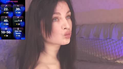 Snapshot of britneybarker chatting on March 8, 1:50 am britneybarker online show from March 8, 1:50 am