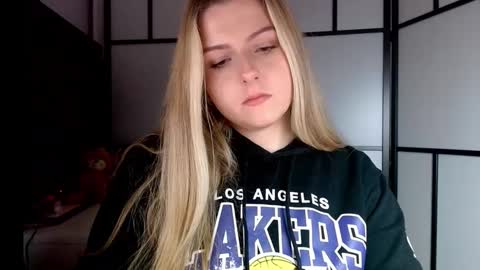 BritneyGlow online show from December 1, 4:29 pm