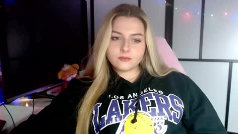 BritneyGlow online show from December 6, 5:55 pm