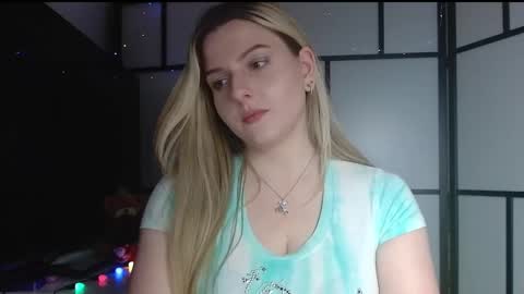 BritneyGlow online show from December 15, 10:37 pm